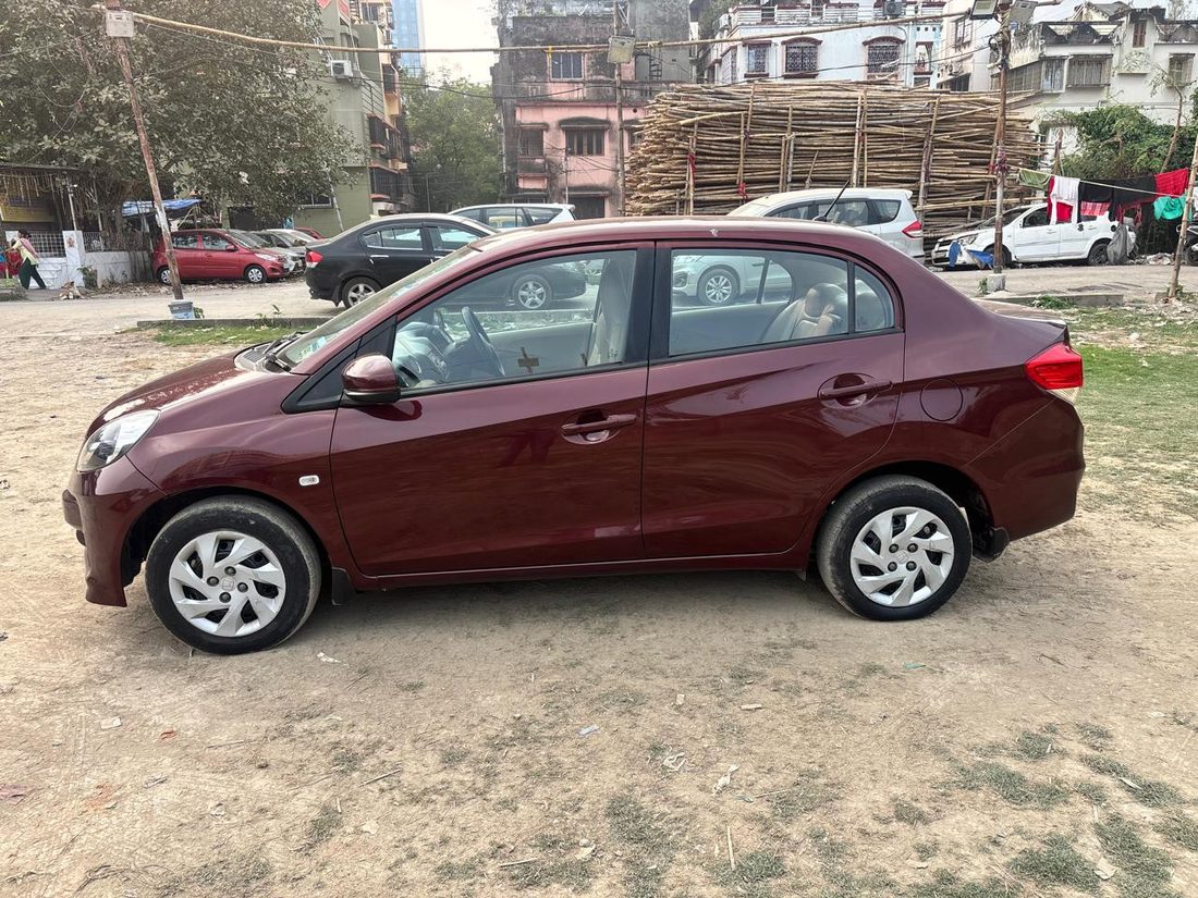 Honda Amaze, 2015, maroon